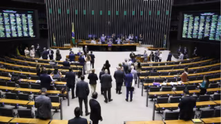 Câmara aprova PEC que isenta de IPVA carros com 20 anos ou mais