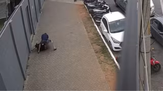 Homem é preso após enforcar e agredir mulher em calçada no centro de SP