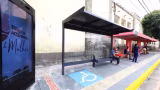Prefeito de Santos veta projeto de totens digitais de apoio a mulheres em pontos de ônibus