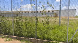 Policiais penais frustram fuga de 20 detentos que serravam grave de cela em presídio