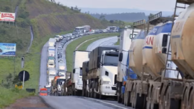 Caminhoneiros convocam greve em todo o país para esta quinta-feira (4); veja o que se sabe até agora