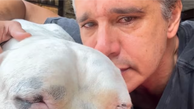 Márcio Garcia apareceu nas redes sociais bem abalado ao contar que Dogo, seu pet, está doente