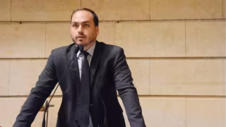 Moraes nega pedido de Carlos Bolsonaro para visitar pai no dia do aniversário