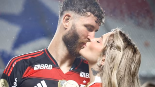 Durante a festa do título, Léo Pereira se declara para Karoline Lima e reacende rumores de reconciliação