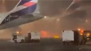 VÍDEO: voo da Latam é evacuado em Guarulhos após equipamento pegar fogo; veja