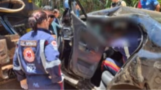 VÍDEO: momento em que carro com bebê é atingido por trem em BH