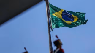 Brasil deixa grupo das 10 maiores economias e cai para 11º lugar em 2025