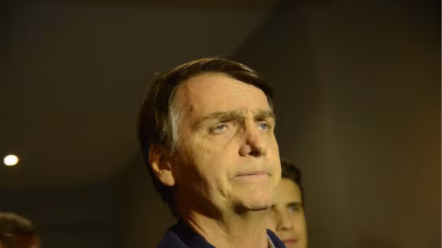 Por medo de envenenamento, Bolsonaro mantém ritual rígido para receber comida na PF