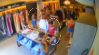 Mãe é presa suspeita de usar filhos para furtar roupas em loja