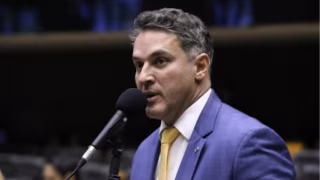 Zucco declara apoio a Flávio Bolsonaro como pré-candidato à Presidência em 2026