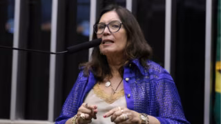 Bia Kicis apoia anúncio de Flávio Bolsonaro como candidato à Presidência em 2026