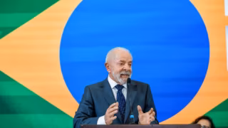 Datafolha: governo Lula mantém avaliação estável, com 32% de aprovação e 37% de reprovação