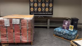PF e Receita apreendem 1,2 tonelada de cocaína em aeroporto de Confins
