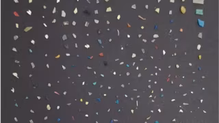 Microplásticos podem contribuir para Alzheimer, Parkinson e outras lesões cerebrais, aponta estudo