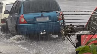 Policial salva adolescente arrastada por enxurrada em Goiânia após ficar presa sob carro