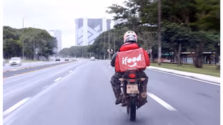 iFood paga bônus de até R$ 3 mil para 10 mil entregadores do programa Super 2025