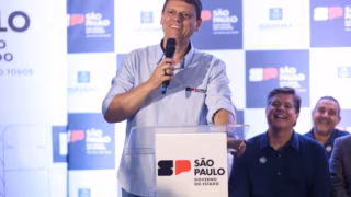 Tarcísio reafirma lealdade a Bolsonaro e declara apoio a Flávio para Presidência