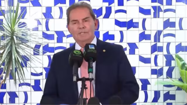 Paulinho da Força diz que pena de Bolsonaro poderia cair para 2 anos e 4 meses com novo projeto