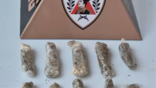 PM apreende maconha e detém dois suspeitos em motocicleta em Mutum