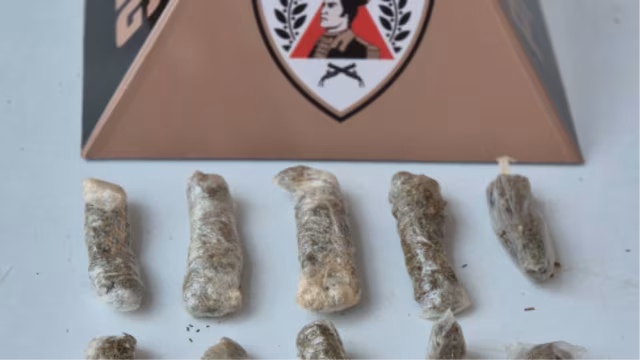 PM apreende maconha e detém dois suspeitos em motocicleta em Mutum