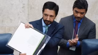 Nunes sanciona lei que regulamenta mototáxi e motos por aplicativo em São Paulo