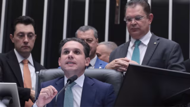 Câmara aprova PL da Dosimetria que pode reduzir pena de Bolsonaro