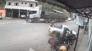 Ciclista de 63 anos morre após ser atingida por carreta em Guanhães