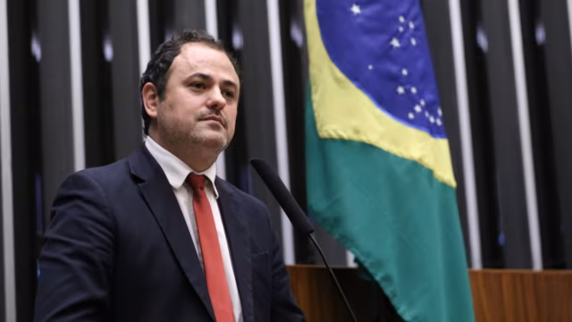 Câmara rejeita cassação e impõe suspensão de 6 meses ao mandato de Glauber Braga
