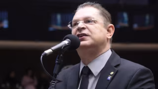 Líder do PL acusa Alexandre de Moraes de abuso de poder após cassação de Carla Zambelli