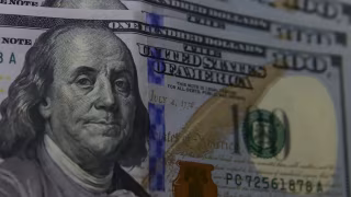 Dólar abre em leve alta após Copom manter Selic em 15% ao ano