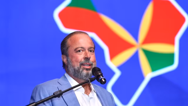 PT pressiona Alexandre Silveira por definição sobre filiação partidária e disputa em 2026