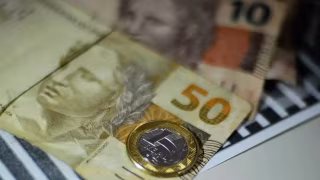 Segunda parcela do 13º deve ser paga até sexta (19) e deve injetar bilhões na economia de Minas