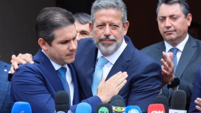 Presidente da Câmara sai em defesa de servidora alvo de operação da PF sobre emendas