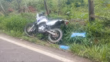 Casal fica ferido em colisão entre moto e carro na MG-123, em Rio Piracicaba