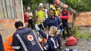 Menino de 5 anos fica em estado grave após desabamento de casa em Sabará