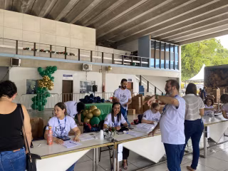 Prefeitura de Timóteo celebra Natal com entrega de kits natalinos a servidores