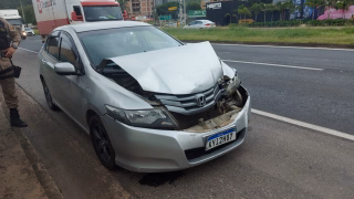 Colisão entre carros na BR-381 em Ipatinga deixa grávida ferida