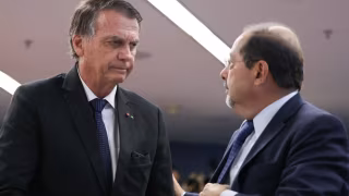 Bolsonaro passa por perícia da PF em meio a impasse com Moraes sobre cirurgia de hérnia