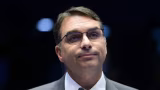 Flávio Bolsonaro se define como 'Bolsonaro moderado' e mira confiança do eleitorado
