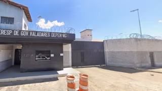 Trio é preso com armas, drogas e celulares destinados a presídio em Governador Valadares