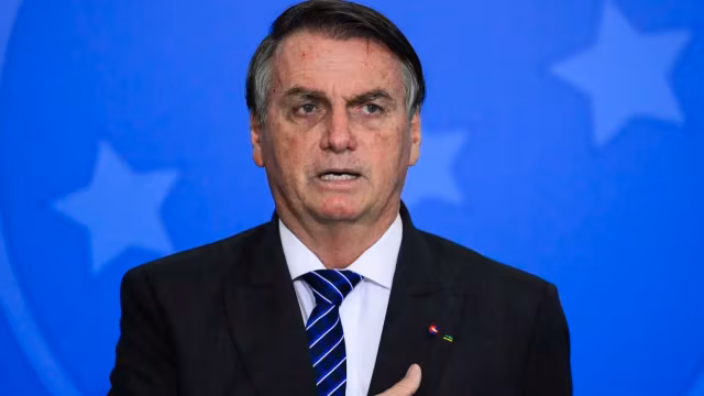 Carlos Bolsonaro cobra rapidez em cirurgia para Jair Bolsonaro e fala em 'desfecho fatal'