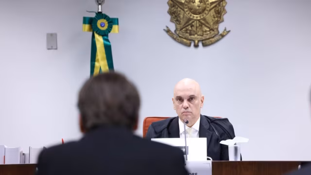 Moraes autoriza cirurgia de Bolsonaro, mas nega prisão domiciliar humanitária