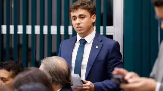 Campanha de fim de ano da Havaianas com Fernanda Torres provoca boicote da direita