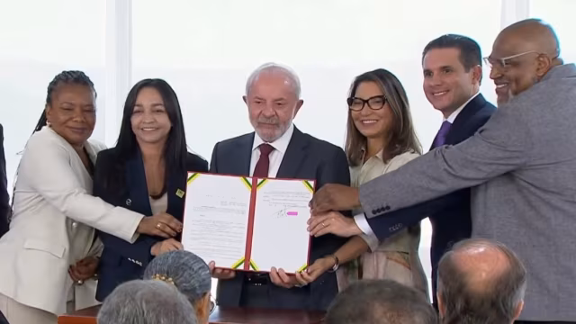 Lula assina decreto que reconhece música gospel como manifestação cultural nacional