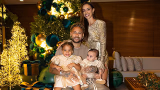 Neymar e Bruna Biancardi celebram primeiro Natal com as duas filhas em clima íntimo