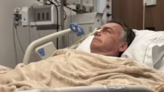 Carlos Bolsonaro critica esquema policial em internação de Jair Bolsonaro em Brasília