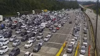 Motoristas enfrentam congestionamento nas rodovias Anchieta e Imigrantes após Natal