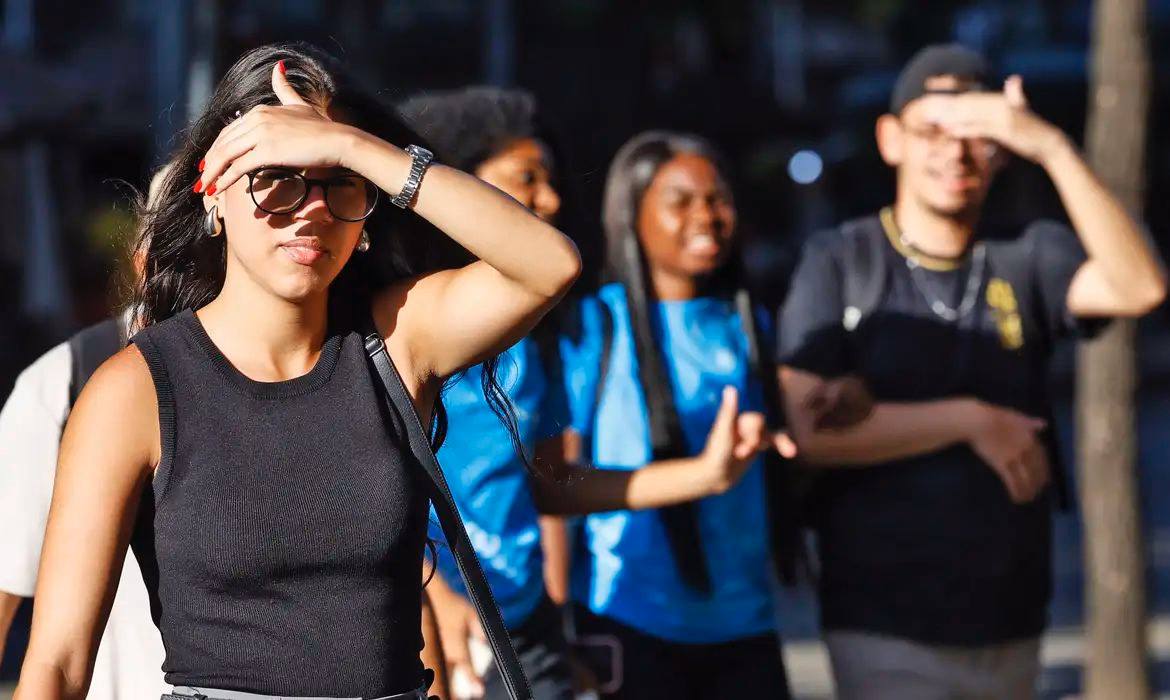 A onda de calor tem assustado as pessoas