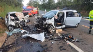 Colisão frontal na BR-040 mata cinco pessoas da mesma família e deixa três feridos em estado grave em Paracatu
