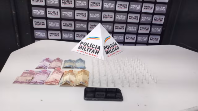 Jovem de 19 anos é preso com 97 pinos de cocaína em operação da PM em Itabira